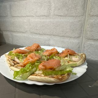 Bruschetta salmone e gamberetti