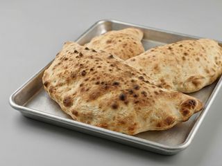 Calzone pomodoro e mozzarella