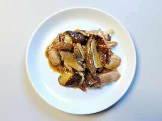 46 Anatra con funghi e bambu