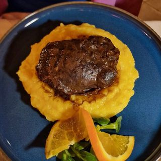 Guancialino brasato al valpolicella