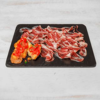 Prosciutto Iberico Riserva con crostini al pomodoro