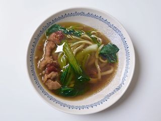 La mian con verdure in brodo