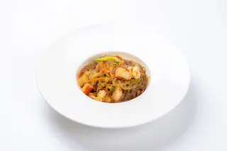 Spaghetti di soia con frutti di mare
