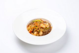 Spaghetti di soia con frutti di mare