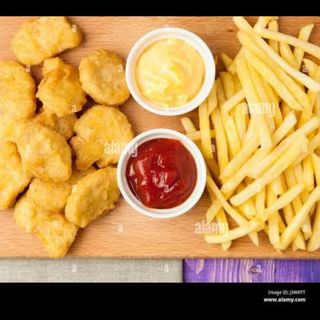 Nuggets e patatine 6 pezzi