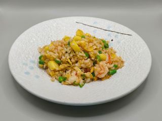 30.riso con ananas uova,pisellini,gambero,verdure