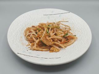 39.Yaki udon spaghetti di farina frumento con pollo uova e verdure