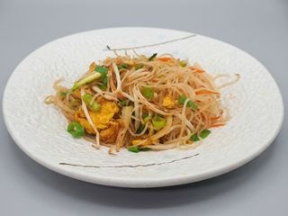 42.Spaghetti di riso con uova e verdure 