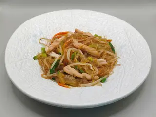 47.spaghetti di soia con pollo uova e verdure