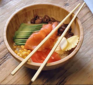 Componi il tuo pokè con base riso