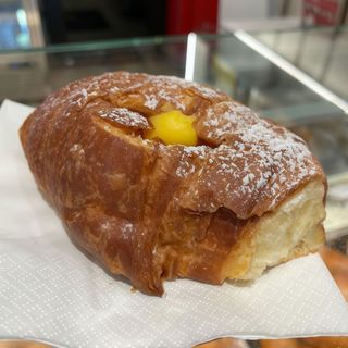 Cornetto crema pasticciera