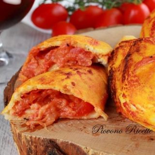 Panzerotto farcito al forno ( salame piccante, wustell, cotto ecc) 