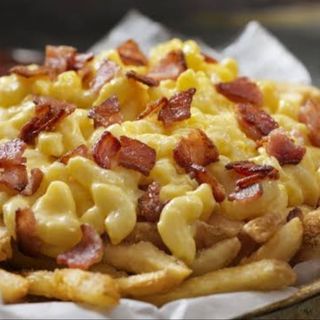 Patate fritte farcite con bacon e cheddar