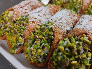 Cannolo siciliano con ricotta