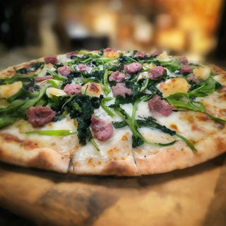 Pizza broccoli e salsiccia