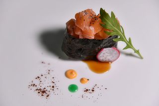 701. Gunkan sake 2 pezzi