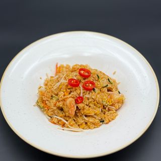 23 Riso saltato con gamberi, verdura, uova e salsa tailandese
