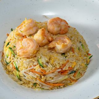 27 Riso saltato con gamberi, verdura e uova