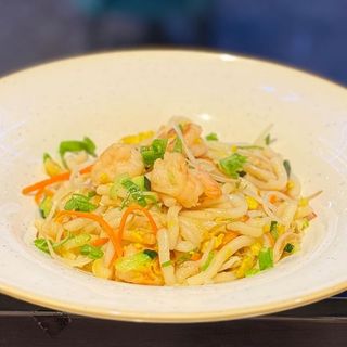 29 Nudeln Udon con gamberi