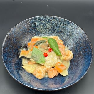 63 Gamberi con verdura in latte di cocco e curry verde tailandese