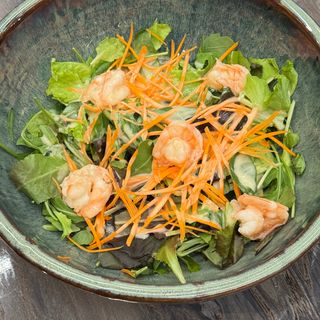 19 Insalata con gamberi, carote e salsa di Yogurt