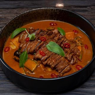 87. Anatra arrosto  croccante con verdura in salsa tailandese - piccante