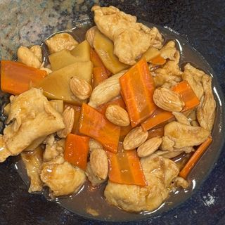 73. Pollo con mandorle