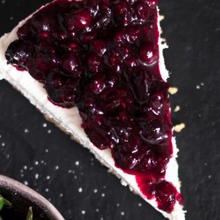 Cheesecake con amarene Fabbri e granella di nocciole
