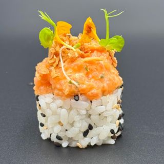 765 Uramaki Spicy Salmon Roll - 8 pezzi