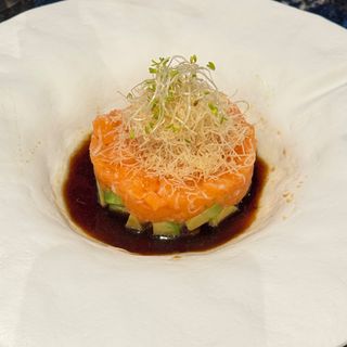 777. Tartare di salmone