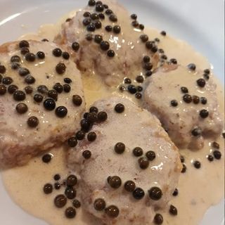 Medaglione di filetto di maiale al pepe verde