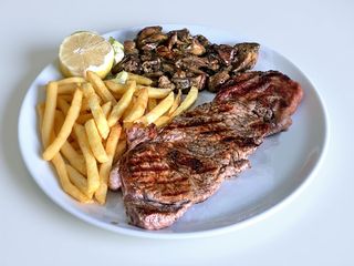 Bistecca alla griglia con contorno