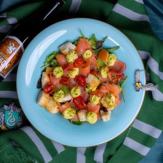 Insalatona con salmone affumicato