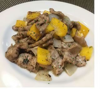 422. Manzo al pepe nero e cipolla