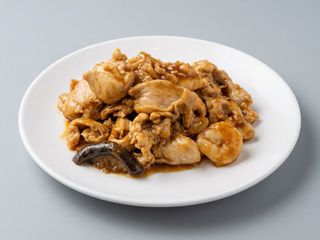 Pollo saltato con gamberi e funghi cinesi