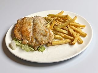 Petto di pollo alla griglia con patatine