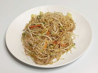 Spaghetti di riso con verdure
