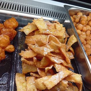 Dolcetti di carnevale con miele