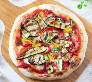 Pizza con verdure baby