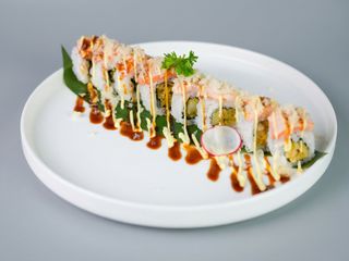 87 Uramaki sake flower