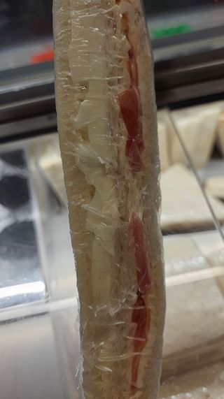 Tramezzino pomodoro e mozzarella