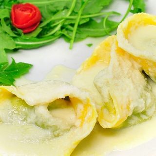 Ravioli ricotta e spinaci in salsa grana padano 