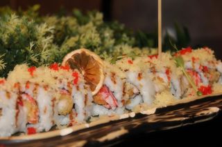 832. California crunchy tempura roll*