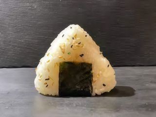852. Maguro onigiri