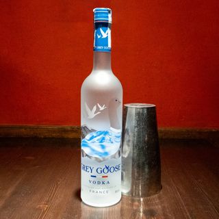 Vodka Grey goose e 5 lattine 
