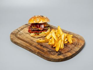 BBQ bacon cheeseburger + patate fritte