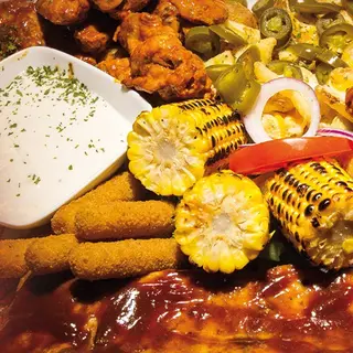 Mega tailgate box (3-4 persone) + patate fritte