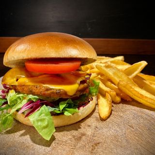 Home veggie burger + patate fritte