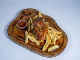 HALF BBQ ROAST CHICKEN con patate fritte