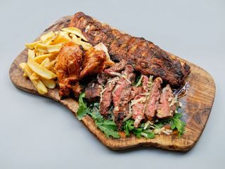 Parrillada Mixta + patate fritte (2 persone)